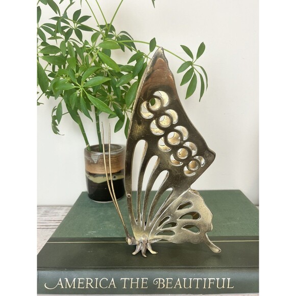Vintage MCM Tall 9” Brass Butterfly Flying Sculpture W/ Flowing Antennas / Boho - Picture 7 of 7